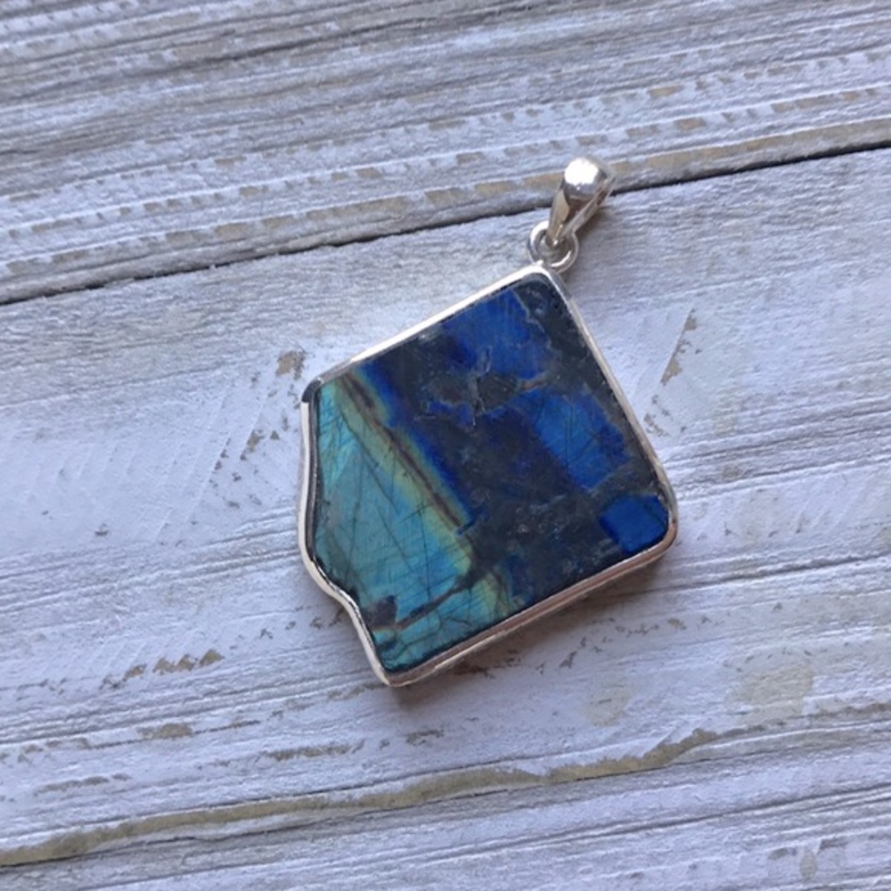Stunning Spectrolite & Sterling Silver Pendant NEW